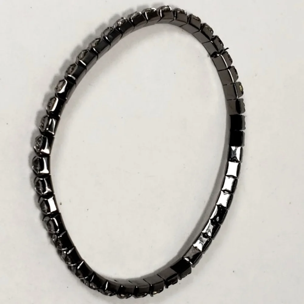 Black Metal - Sparking Round Crystal Stretch Bracelet - Women's Fashion, NWOT A6